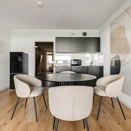 Apartment Beyond Living Horizon